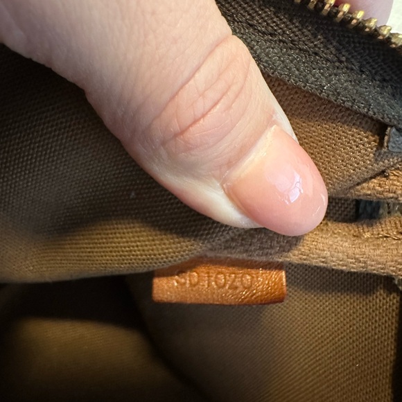 Louis Vuitton monogram pochette - Picture 4 of 11